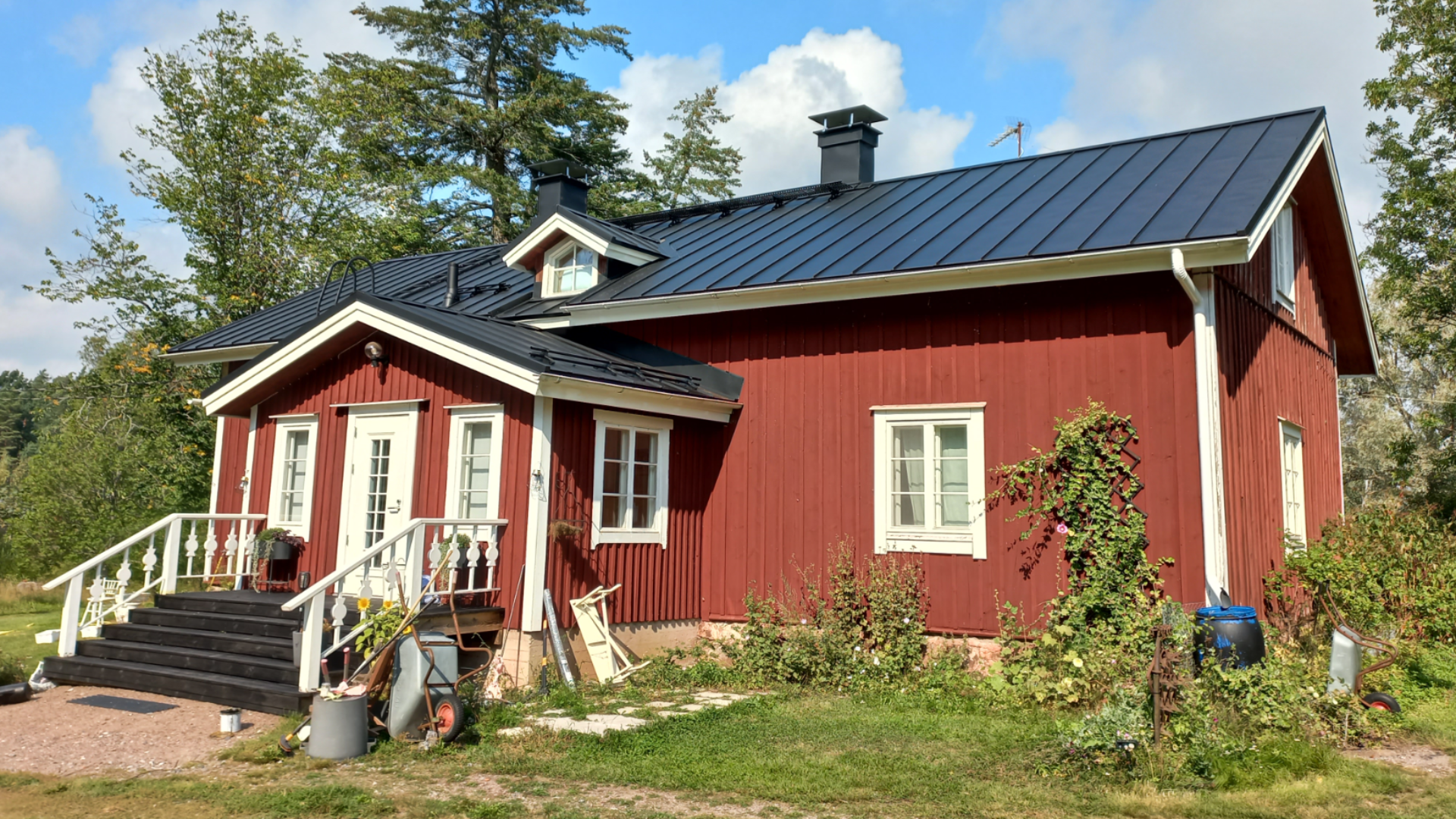 Historiallisen hirsitalon katto koki täydellisen uudistuksen - lue asiakaskokemus!