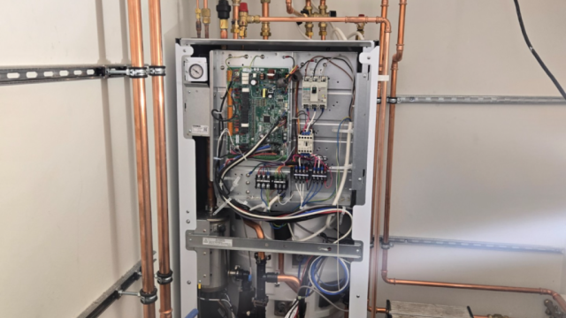 Installation of a Mitsubishi air-to-water heat pump in Tuusula